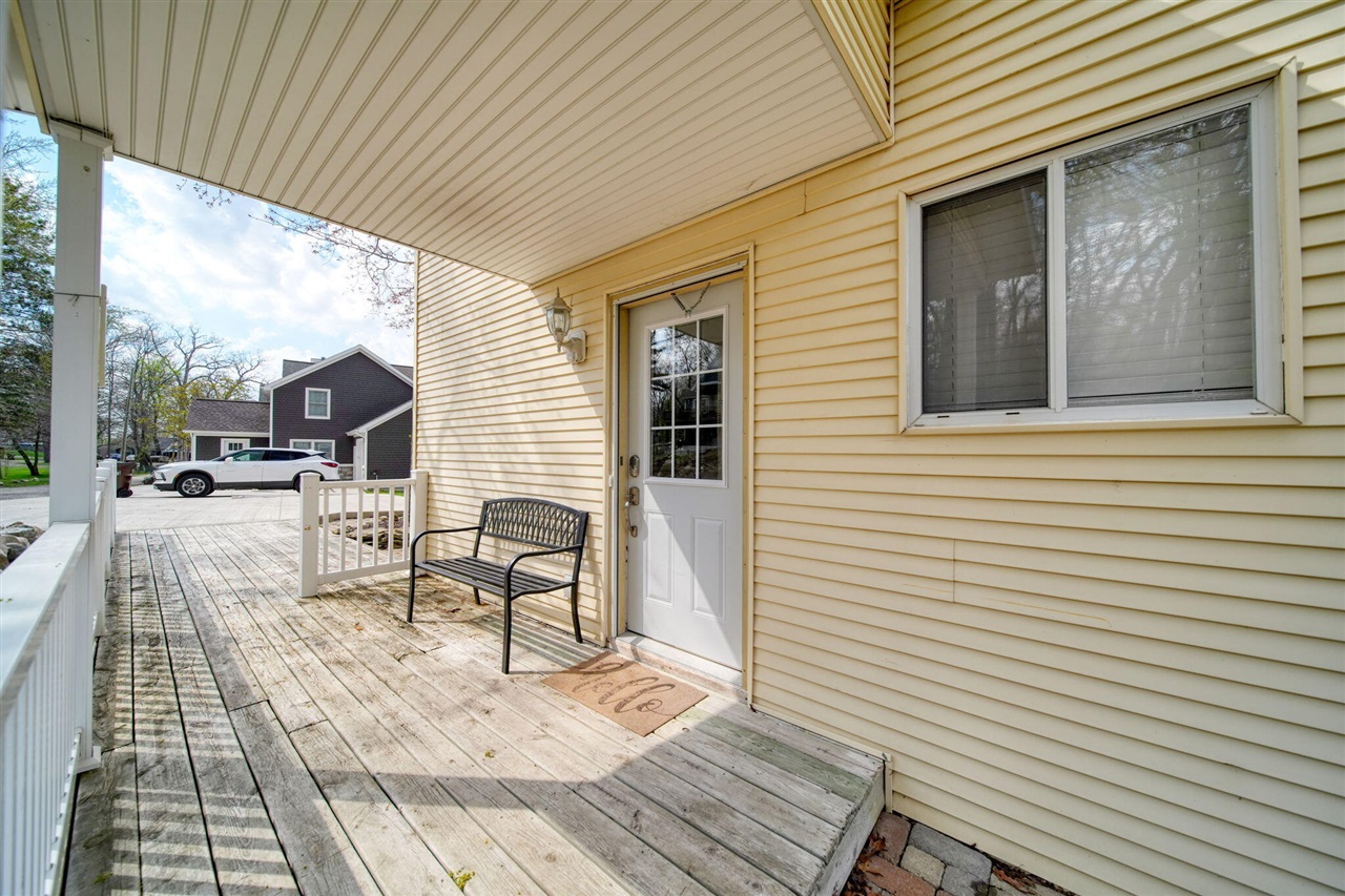 425 Oakwood Avenue, Clarklake, MI, 49234-9758