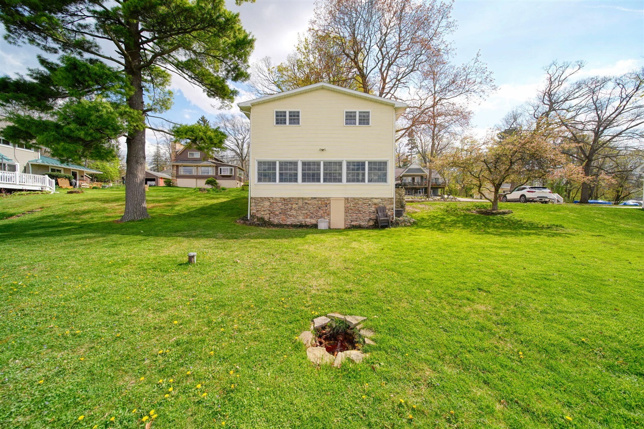 425 Oakwood Avenue, Clarklake, MI, 49234-9758