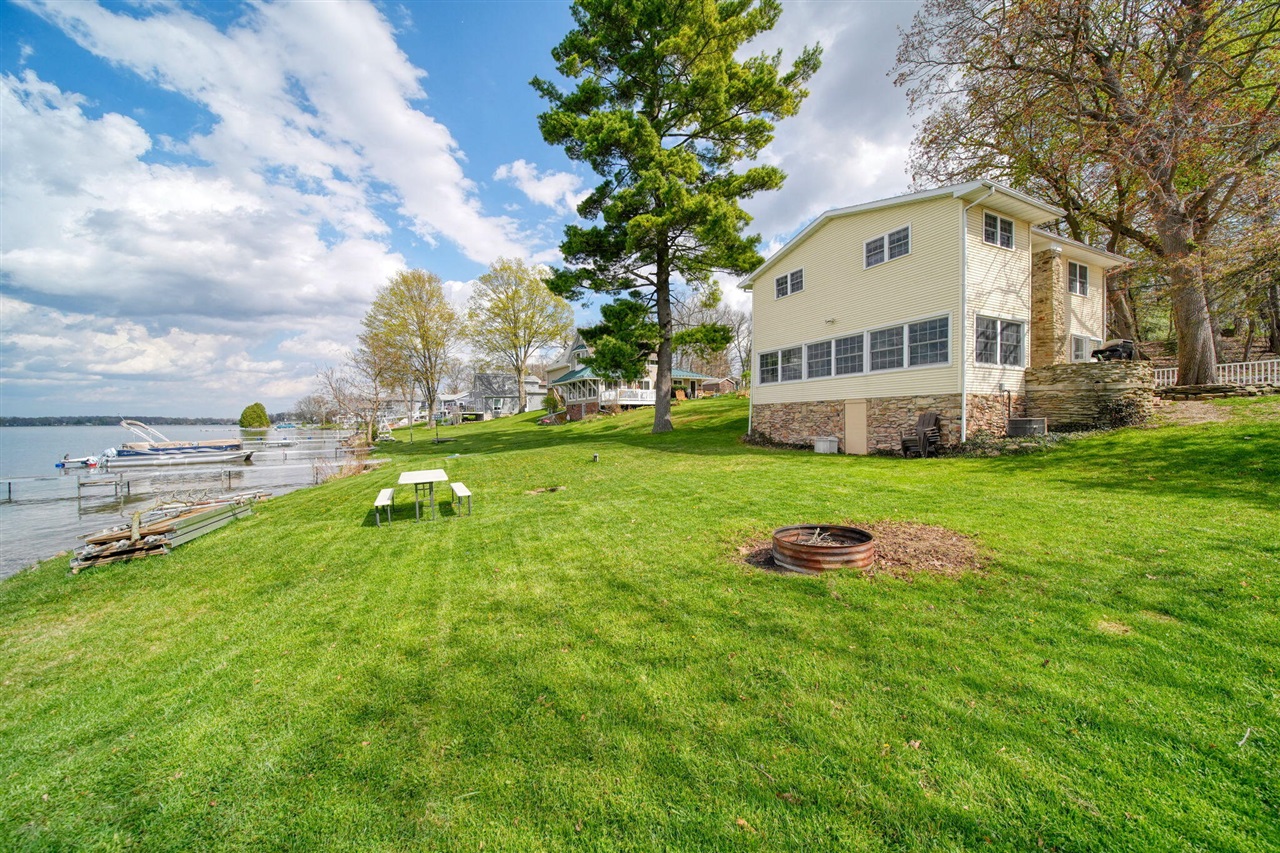 425 Oakwood Avenue, Clarklake, MI, 49234-9758