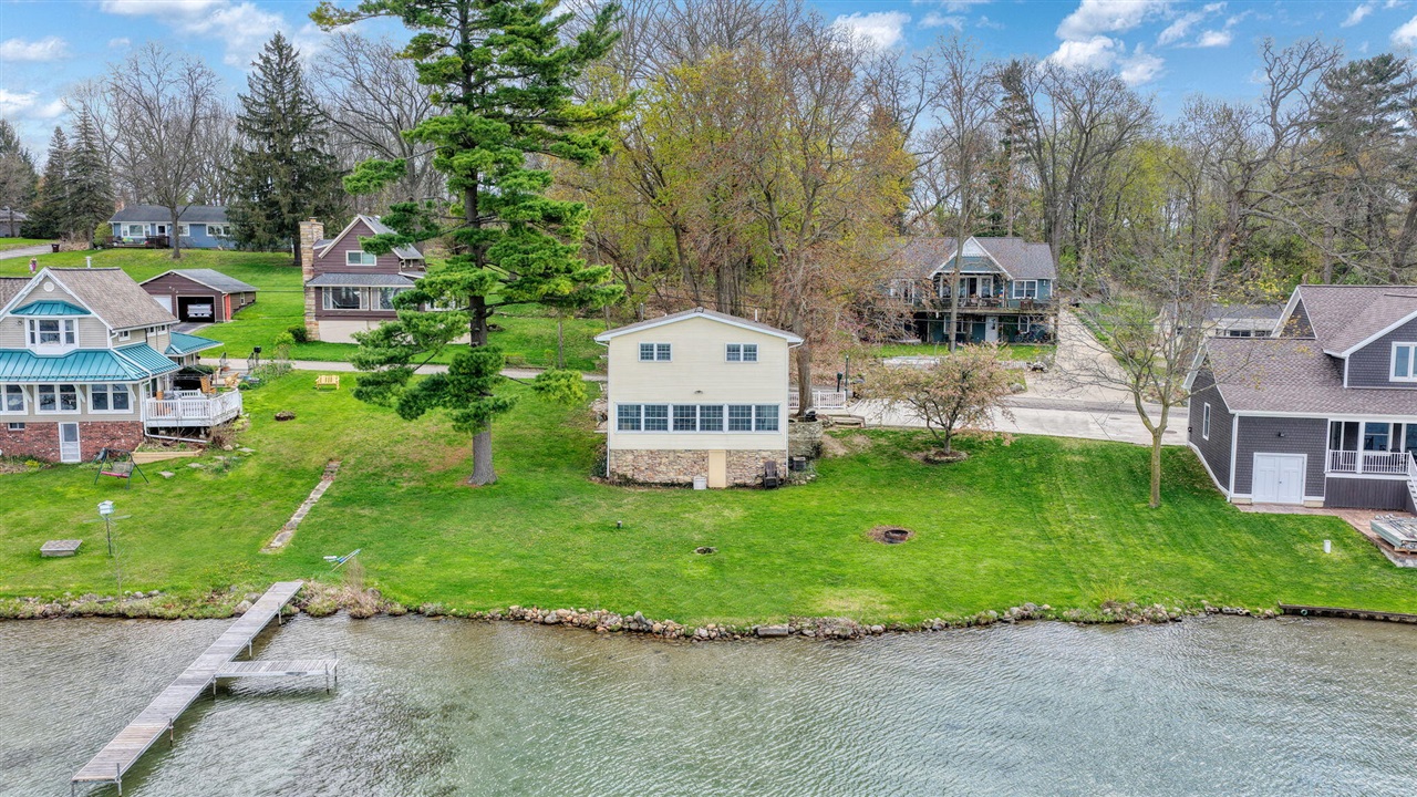 425 Oakwood Avenue, Clarklake, MI, 49234-9758