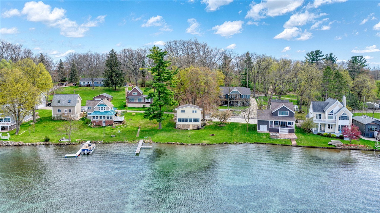 425 Oakwood Avenue, Clarklake, MI, 49234-9758