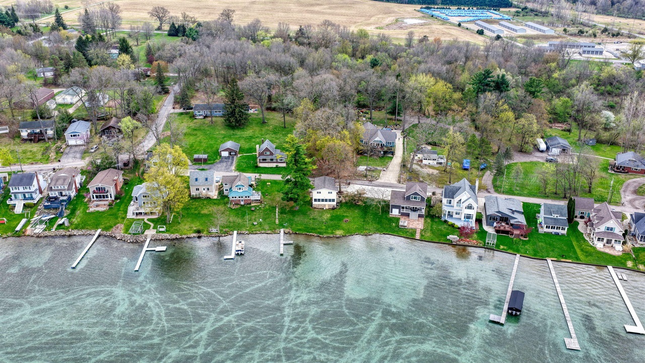 425 Oakwood Avenue, Clarklake, MI, 49234-9758