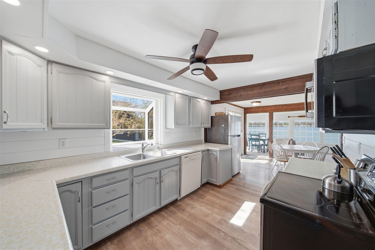 425 Oakwood Avenue, Clarklake, MI, 49234-9758