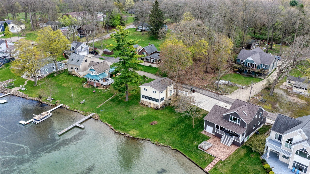 425 Oakwood Avenue, Clarklake, MI, 49234-9758
