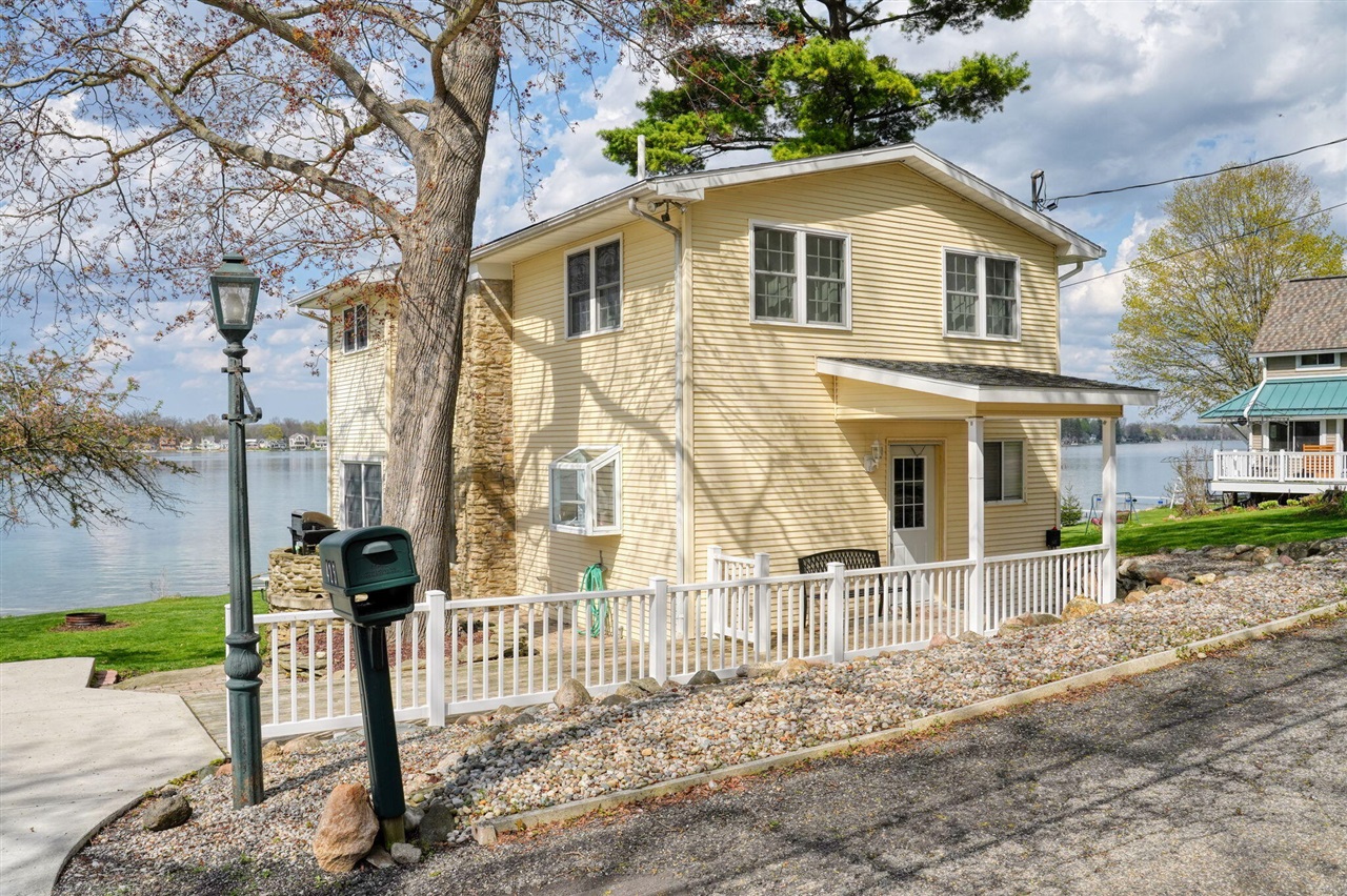425 Oakwood Avenue, Clarklake, MI, 49234-9758