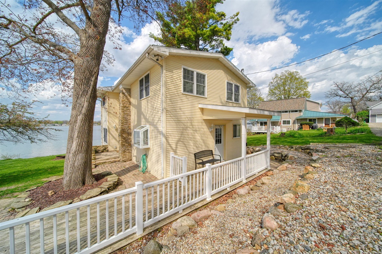 425 Oakwood Avenue, Clarklake, MI, 49234-9758