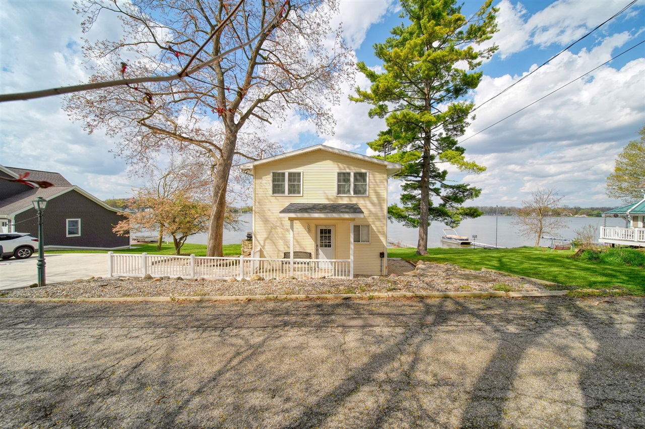425 Oakwood Avenue, Clarklake, MI, 49234-9758