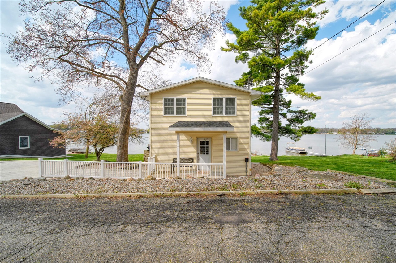 425 Oakwood Avenue, Clarklake, MI, 49234-9758