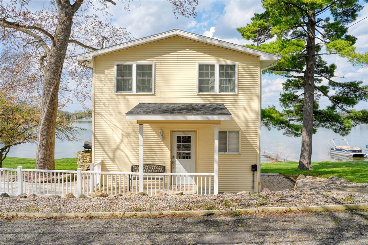 425 Oakwood Avenue, Clarklake, MI, 49234-9758