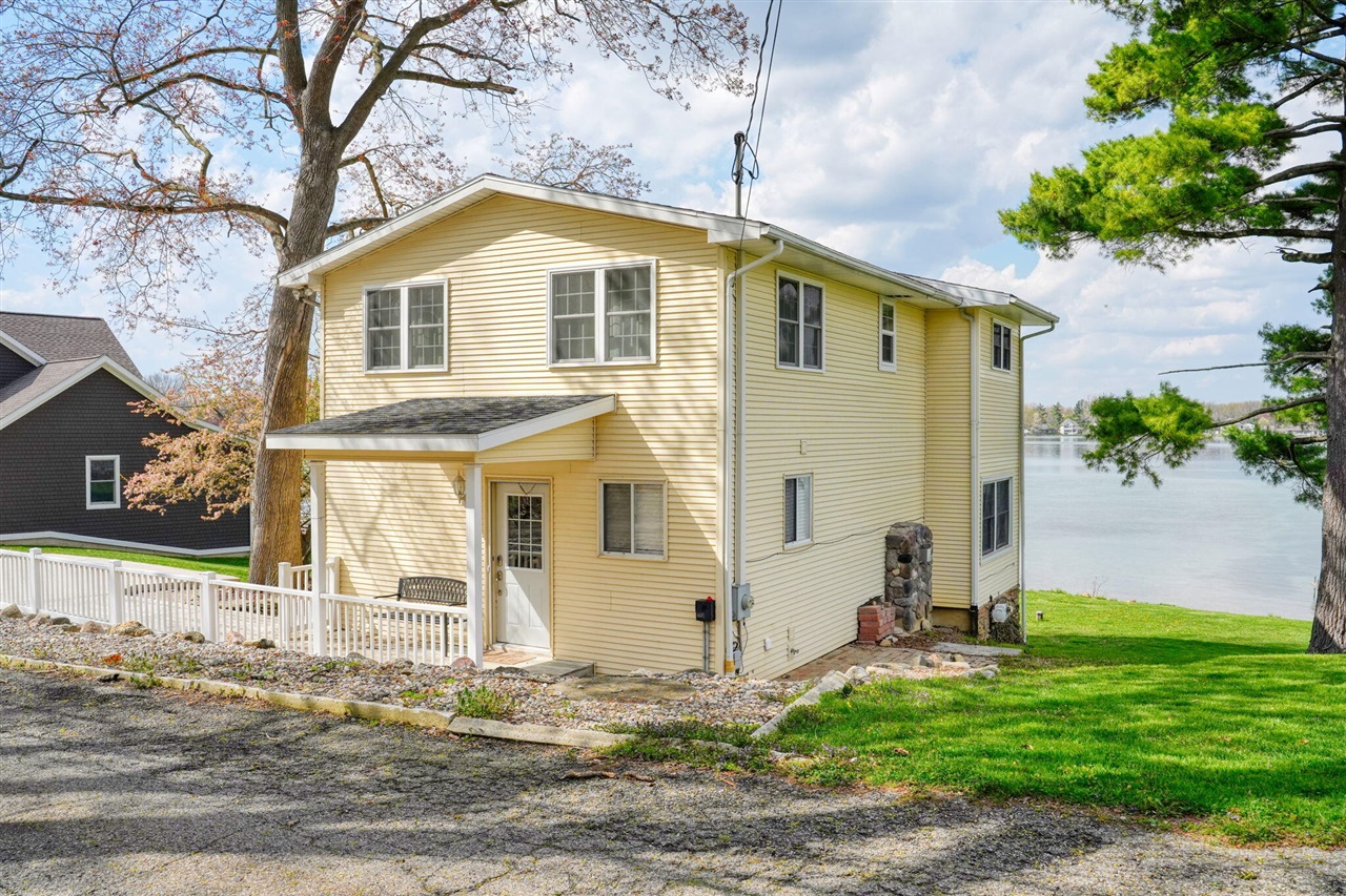 425 Oakwood Avenue, Clarklake, MI, 49234-9758