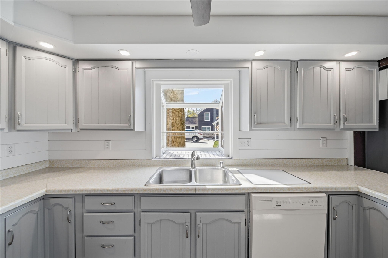 425 Oakwood Avenue, Clarklake, MI, 49234-9758