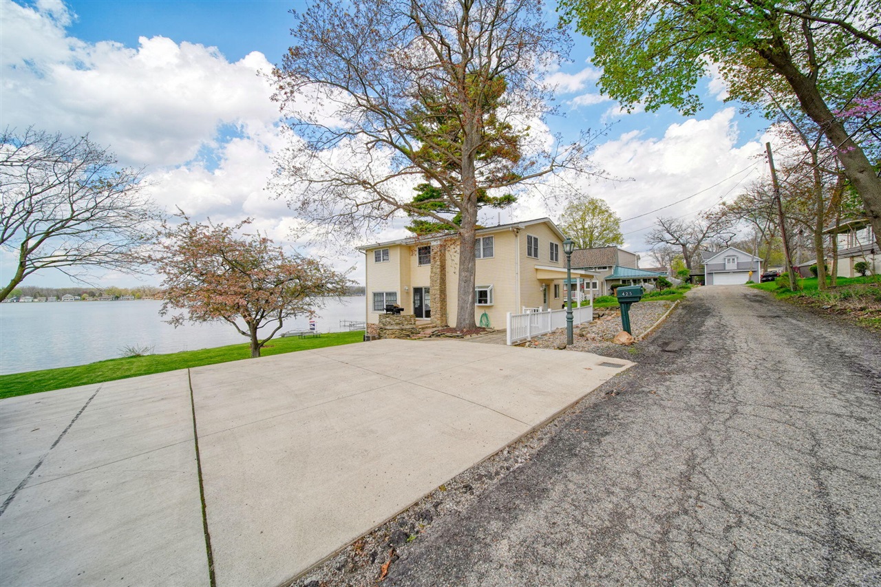 425 Oakwood Avenue, Clarklake, MI, 49234-9758