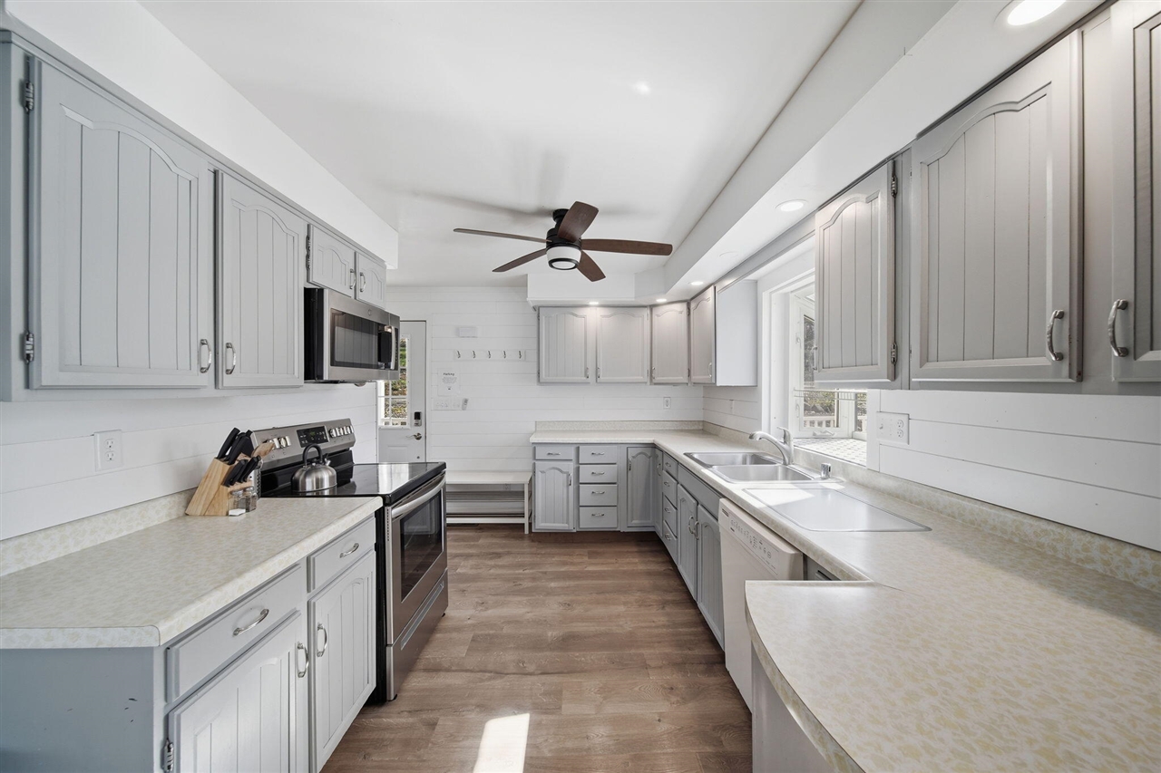 425 Oakwood Avenue, Clarklake, MI, 49234-9758