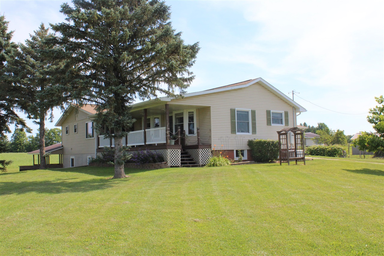 3rd image of 2812 Shoreline Dr, Lupton, MI 48635 | MLS# 70526442