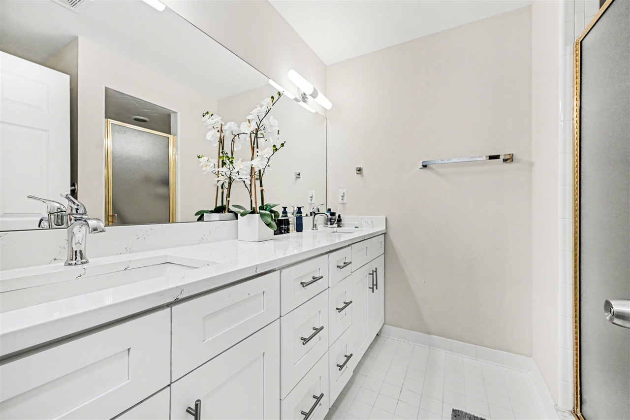 4426 Glenoaks Court, Warren, MI, 48092-4196