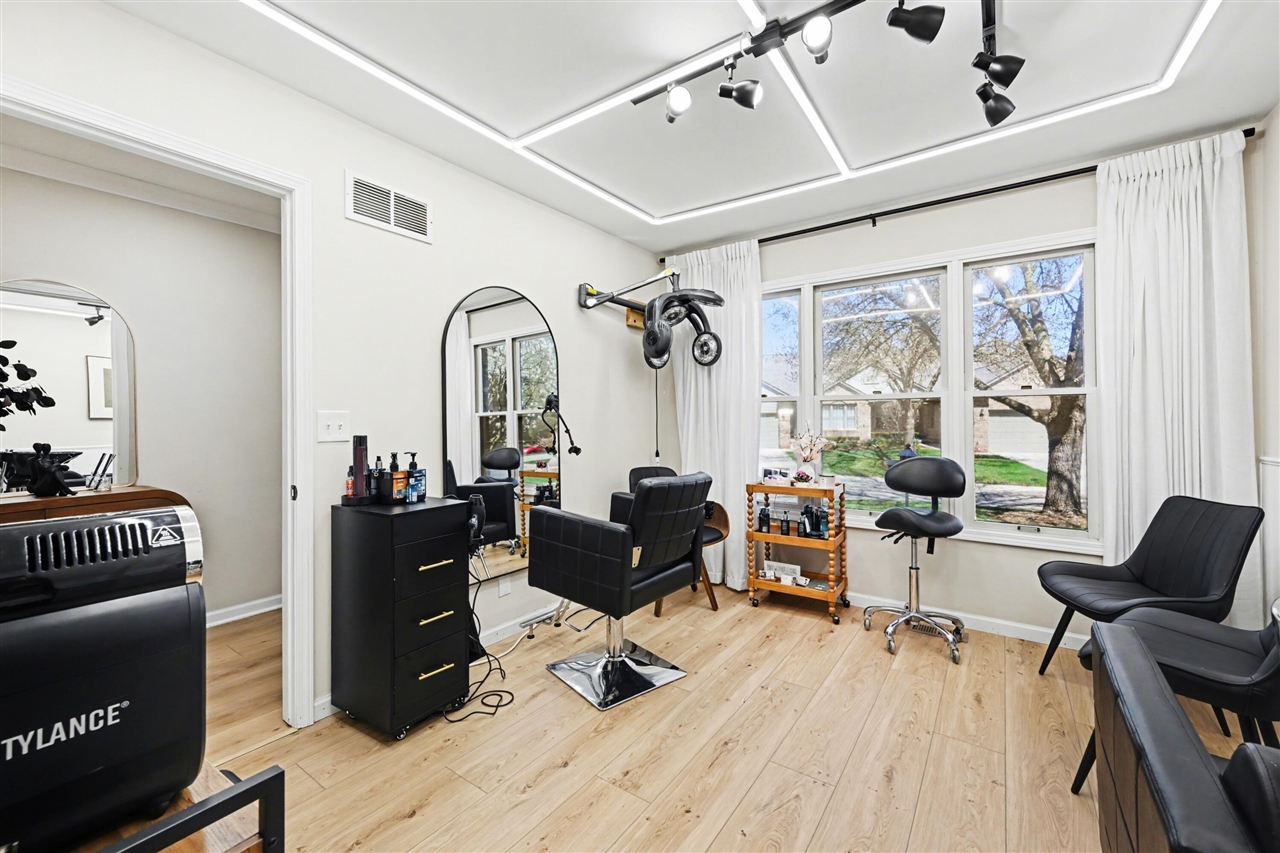 4426 Glenoaks Court, Warren, MI, 48092-4196