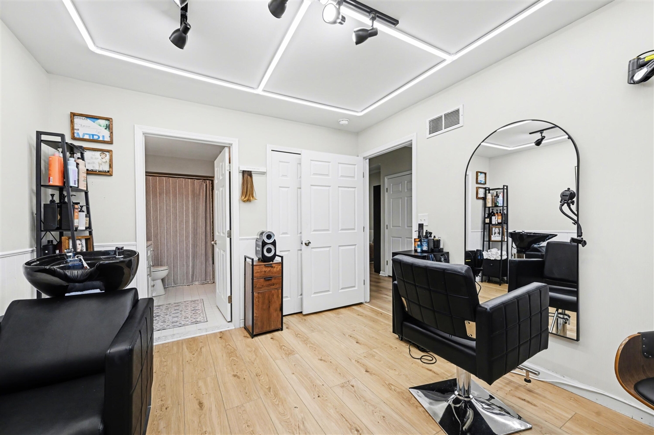 4426 Glenoaks Court, Warren, MI, 48092-4196