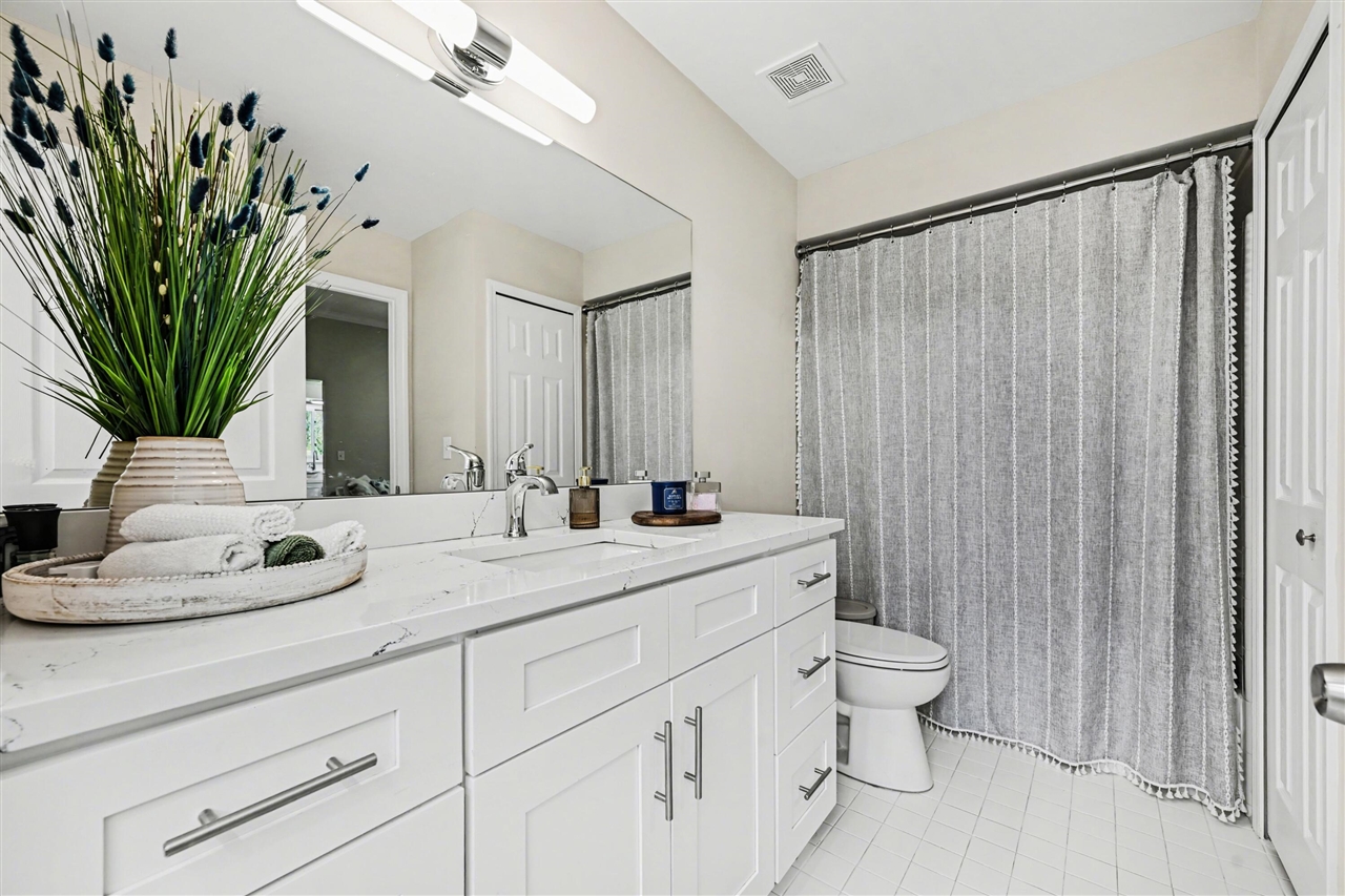 4426 Glenoaks Court, Warren, MI, 48092-4196