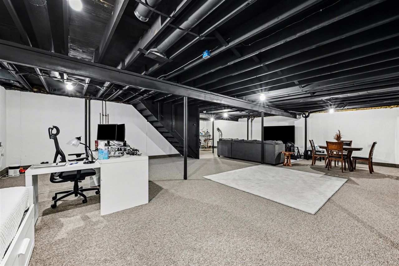 4426 Glenoaks Court, Warren, MI, 48092-4196