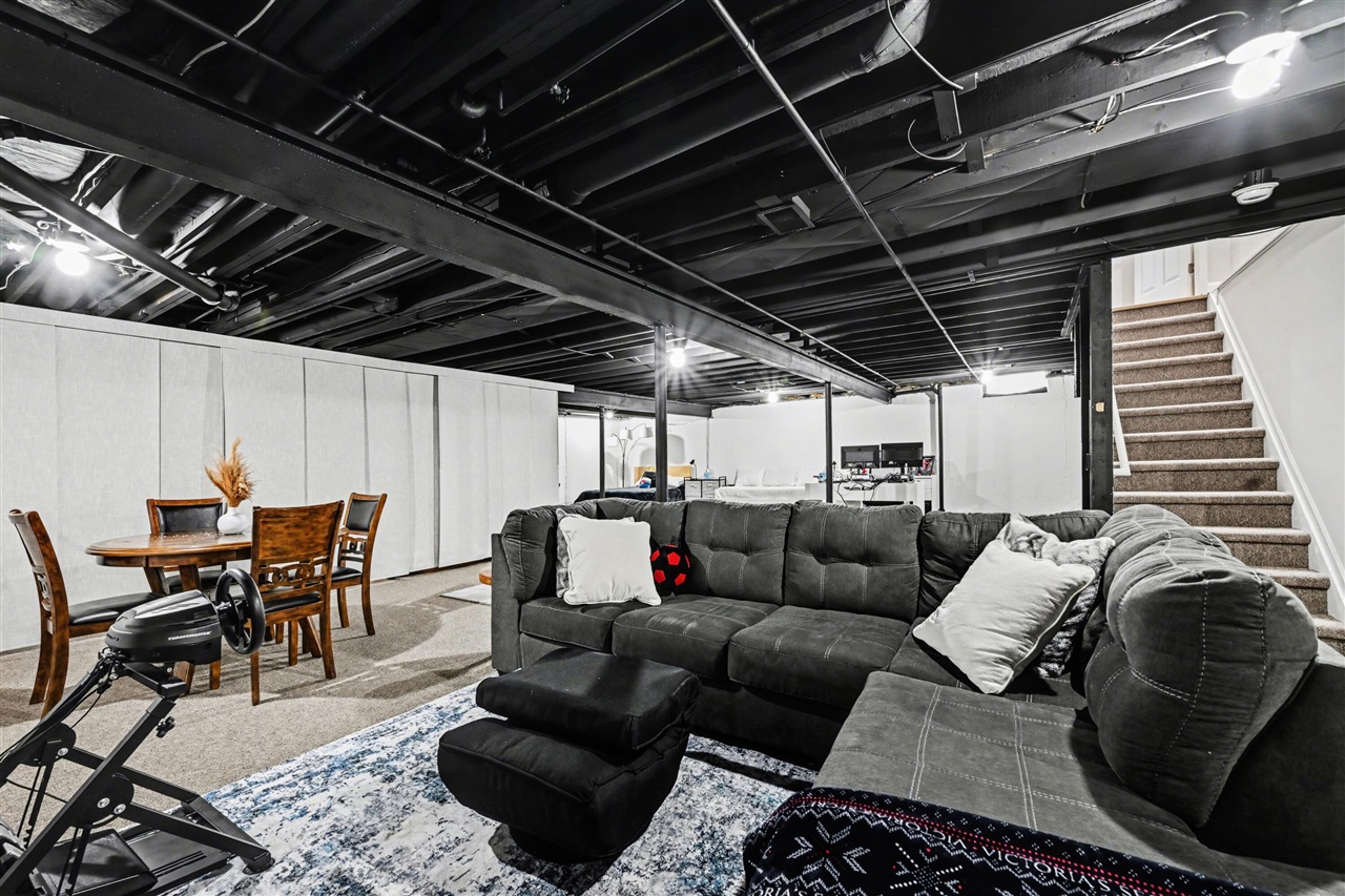 4426 Glenoaks Court, Warren, MI, 48092-4196