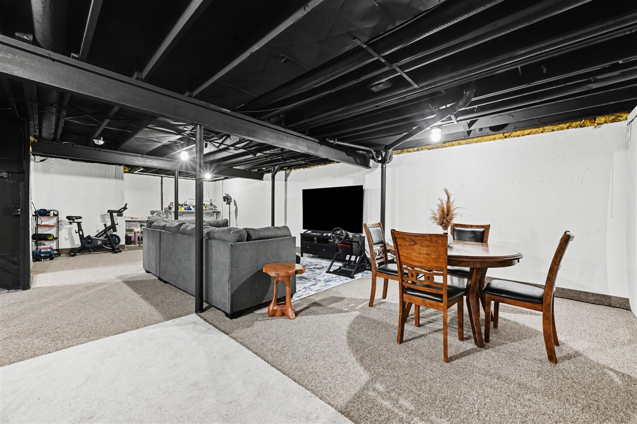 4426 Glenoaks Court, Warren, MI, 48092-4196