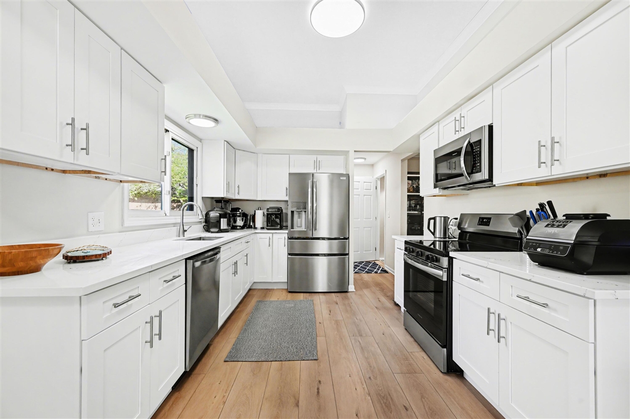 4426 Glenoaks Court, Warren, MI, 48092-4196