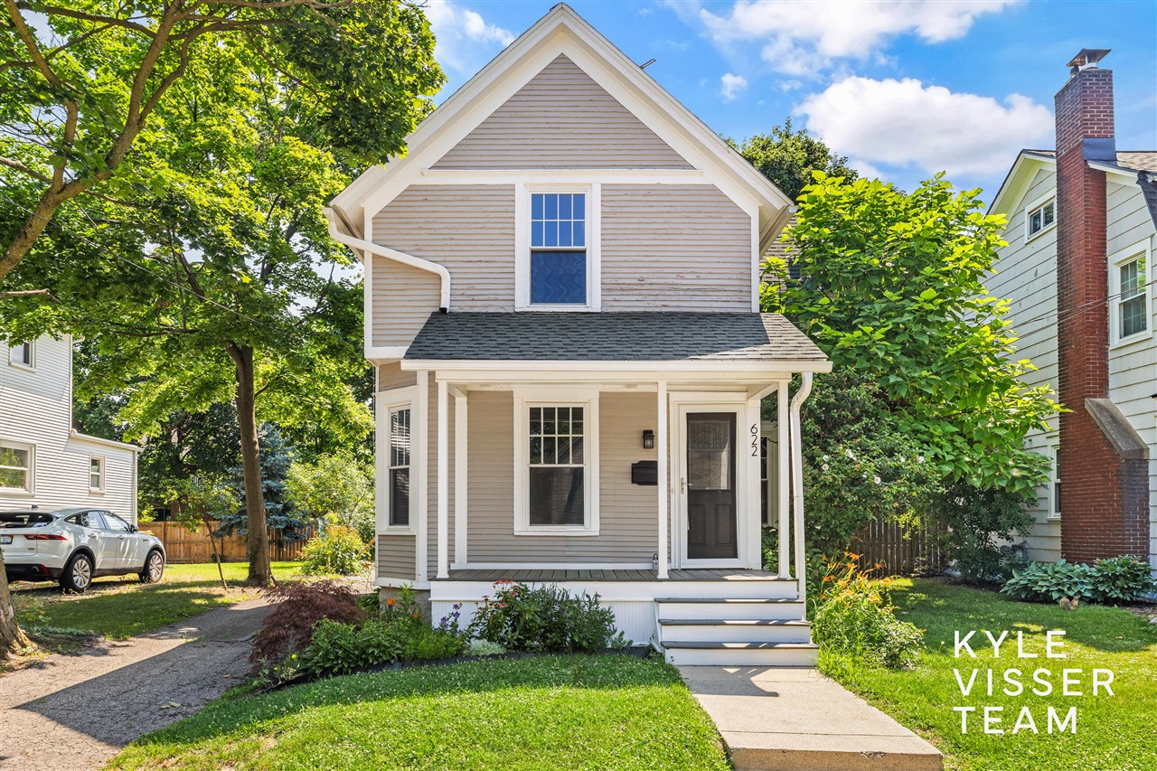 Homes for sale in Grand Rapids, MI | 622 Gladstone Dr, Grand Rapids, MI 49506 | MLS# 70526540