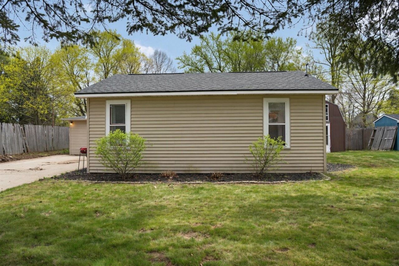 744 Fremont Street, Middleville, MI, 49333-8666