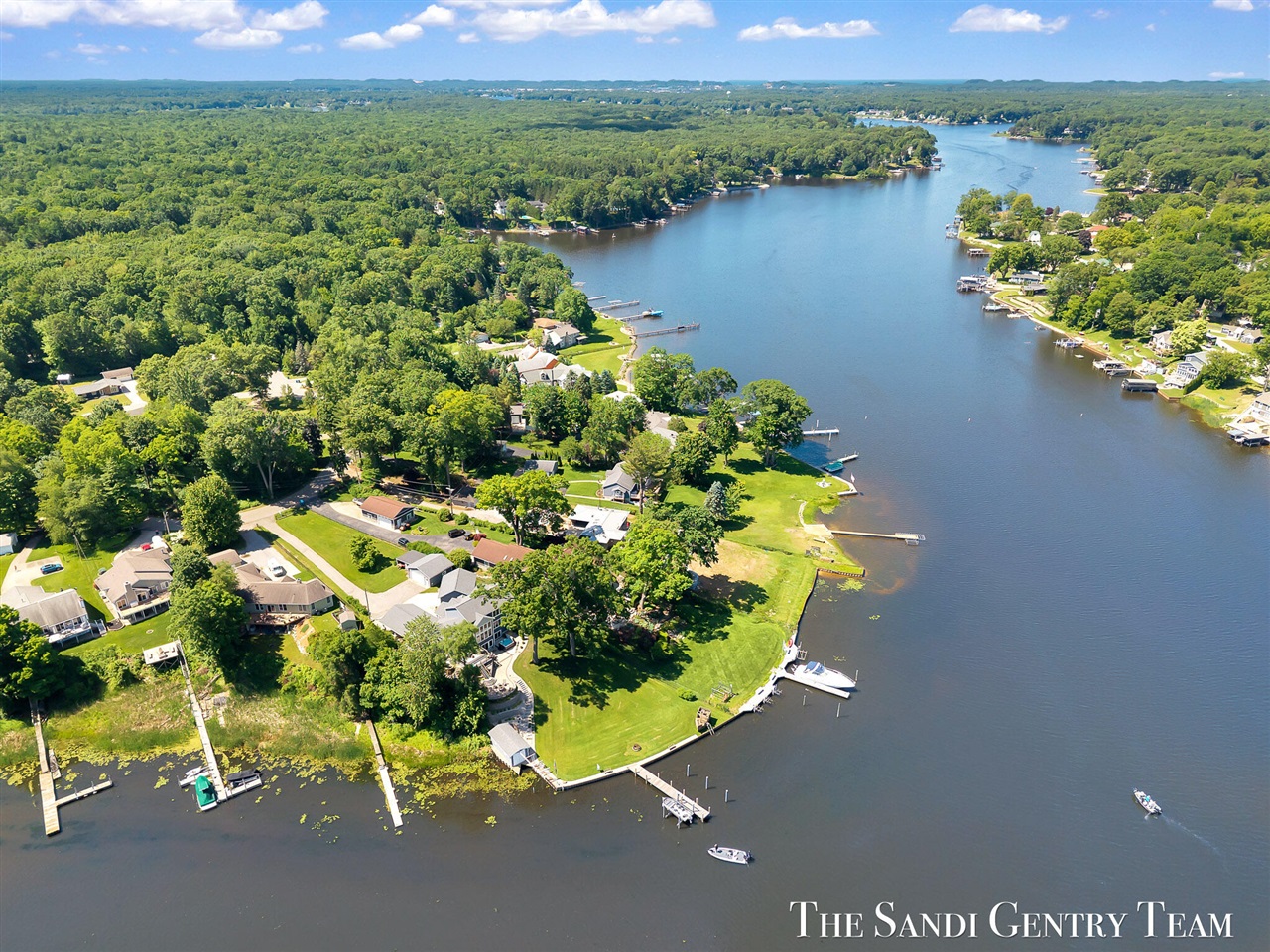 Homes for sale in Fruitport, MI | 7 Circle Dr, Fruitport, MI 49415 | MLS# 70526577