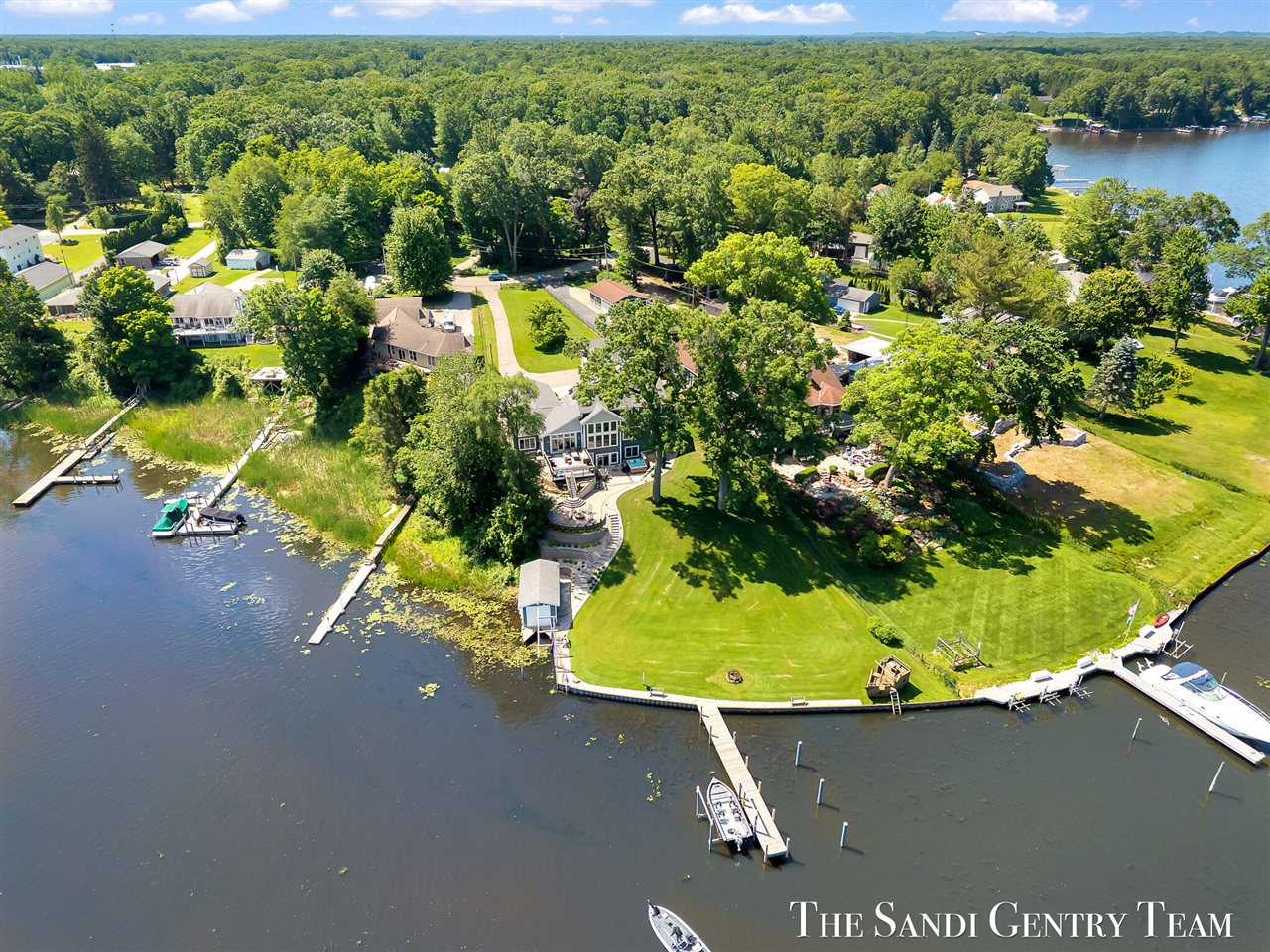 Homes for sale in Fruitport, MI | 7 Circle Dr, Fruitport, MI 49415 | MLS# 70526577