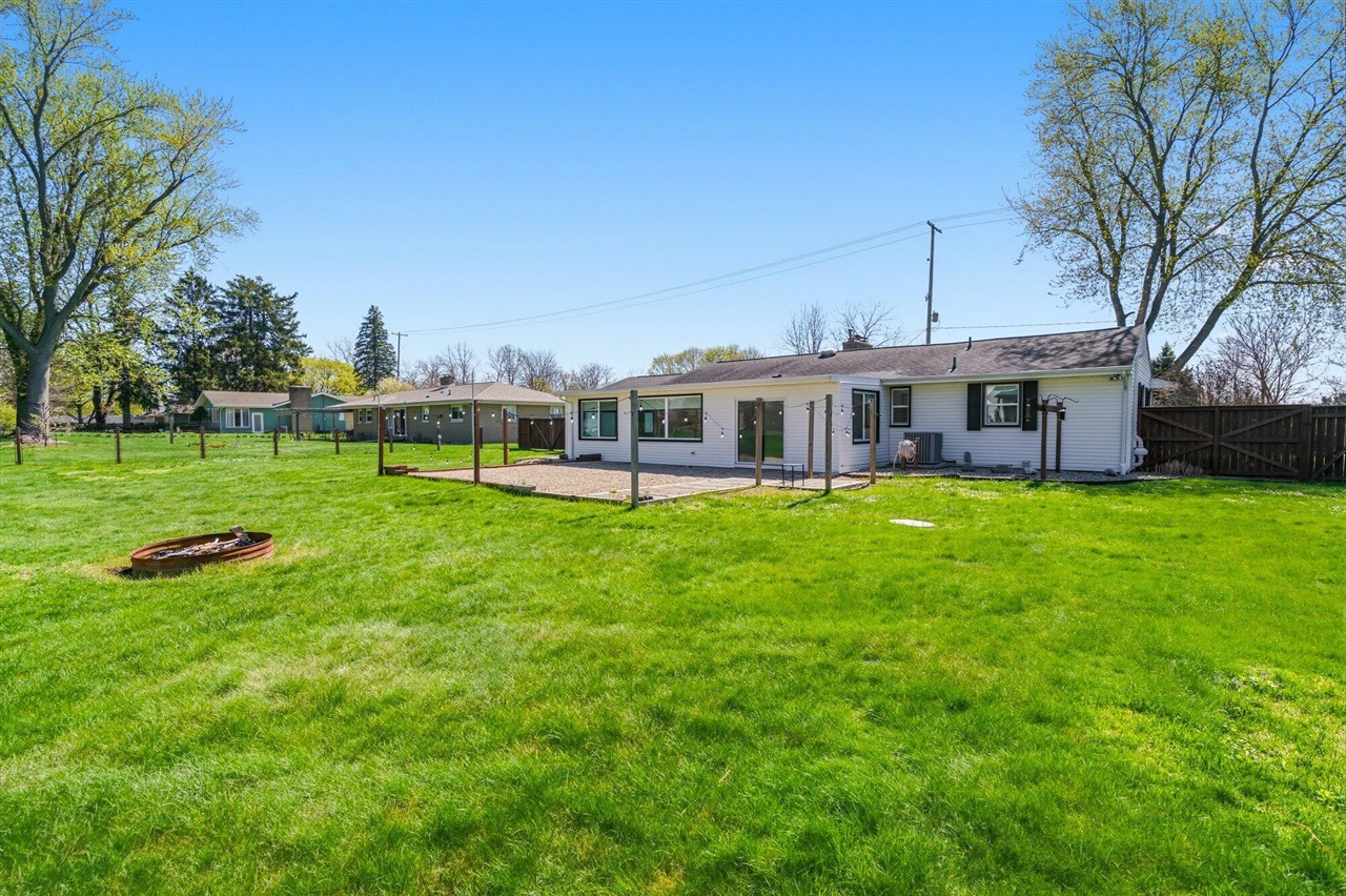 5260 Texas Drive, Kalamazoo, MI, 49009-9769