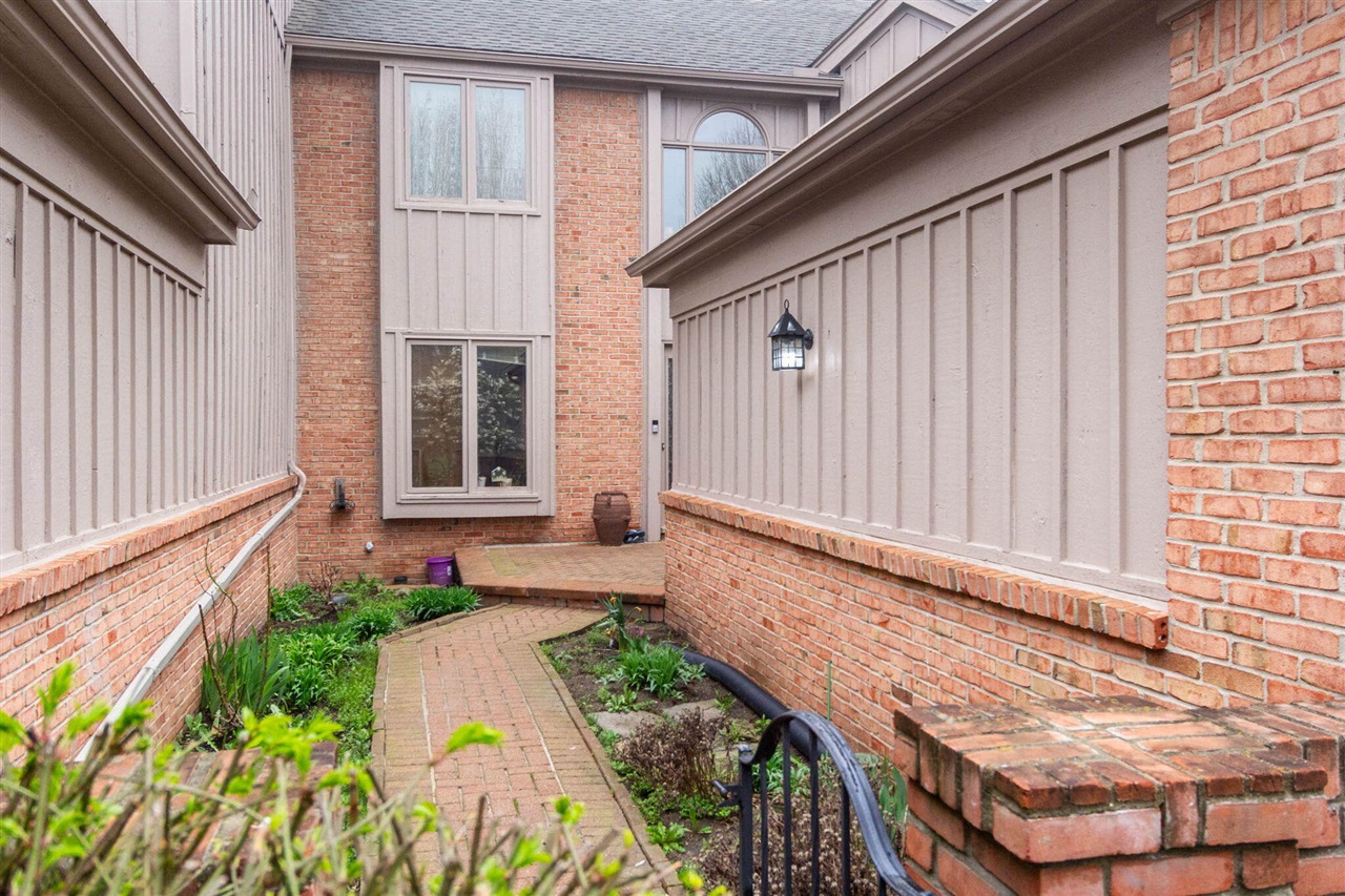 37834 Siena Drive, Farmington, MI, 48331-5979