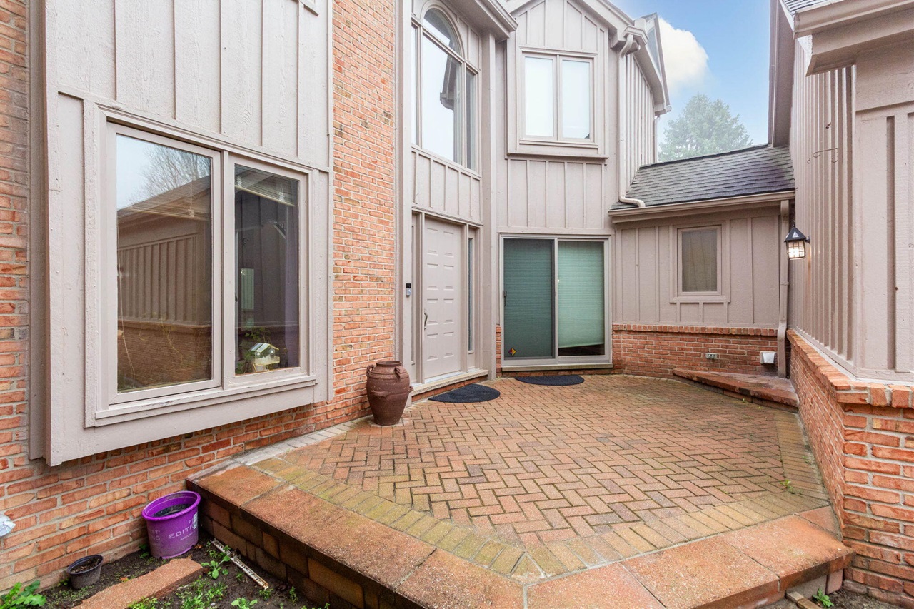 37834 Siena Drive, Farmington, MI, 48331-5979