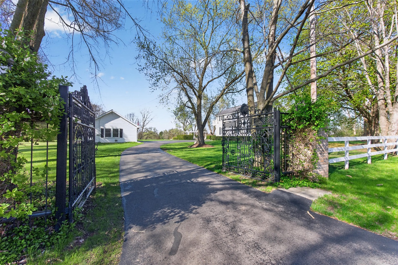 6231 Moon Lake Road, Jackson, MI, 49201-8578