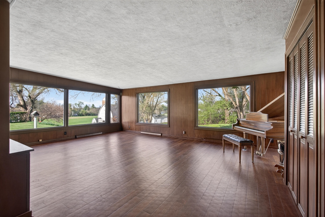 6231 Moon Lake Road, Jackson, MI, 49201-8578
