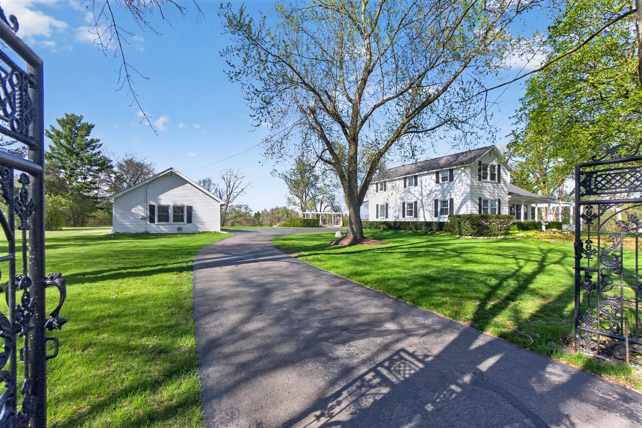 6231 Moon Lake Road, Jackson, MI, 49201-8578