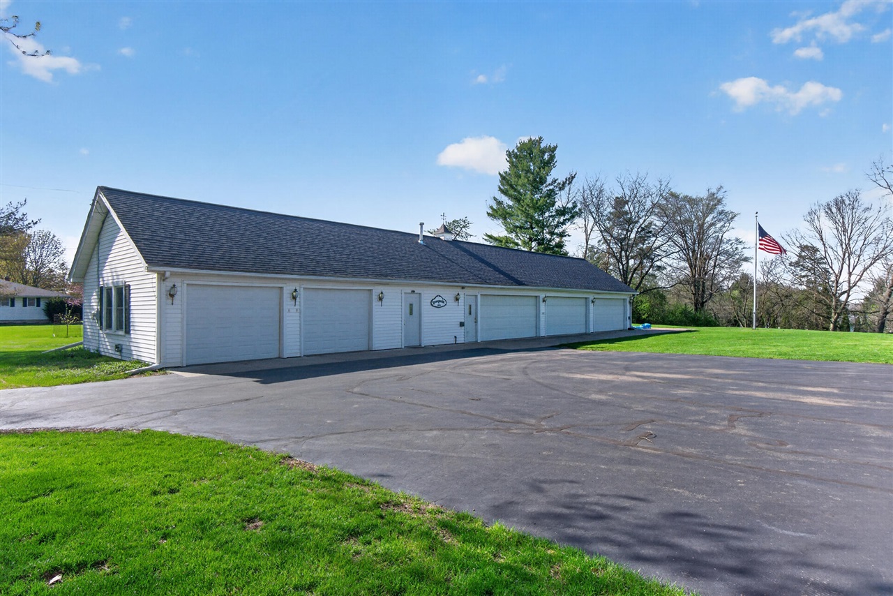 6231 Moon Lake Road, Jackson, MI, 49201-8578