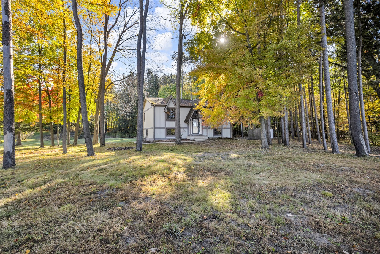 4042 Burns Road, Howell, MI, 48855-9224