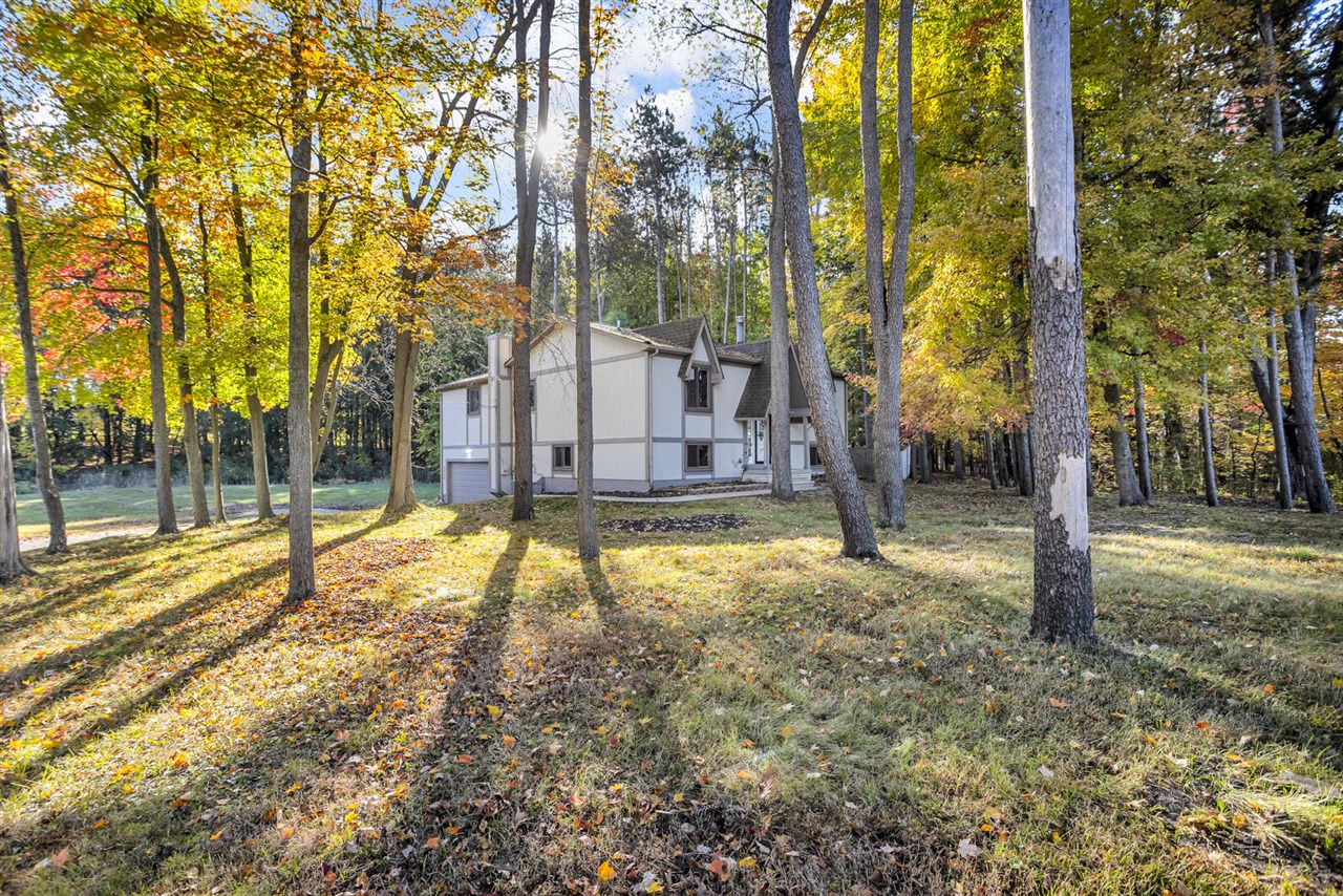 4042 Burns Road, Howell, MI, 48855-9224