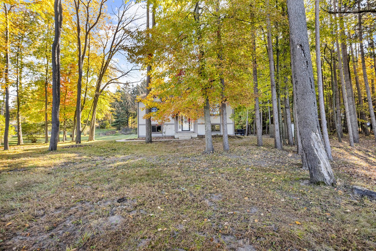 4042 Burns Road, Howell, MI, 48855-9224