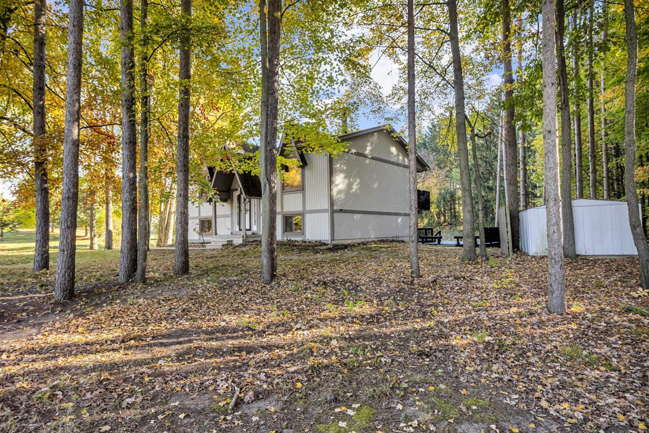 4042 Burns Road, Howell, MI, 48855-9224