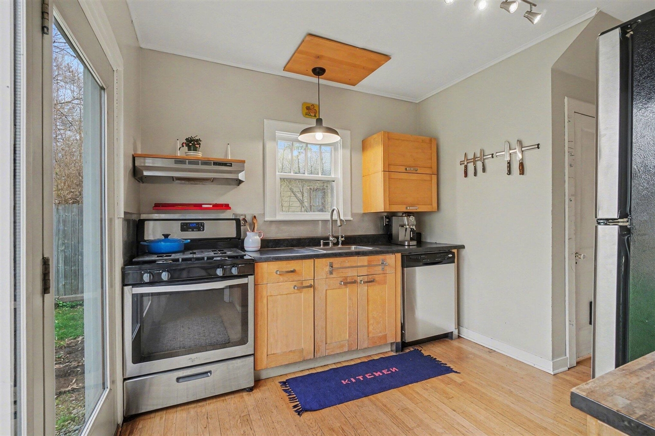 132 S Dartmouth Street, Kalamazoo, MI, 49006-4321