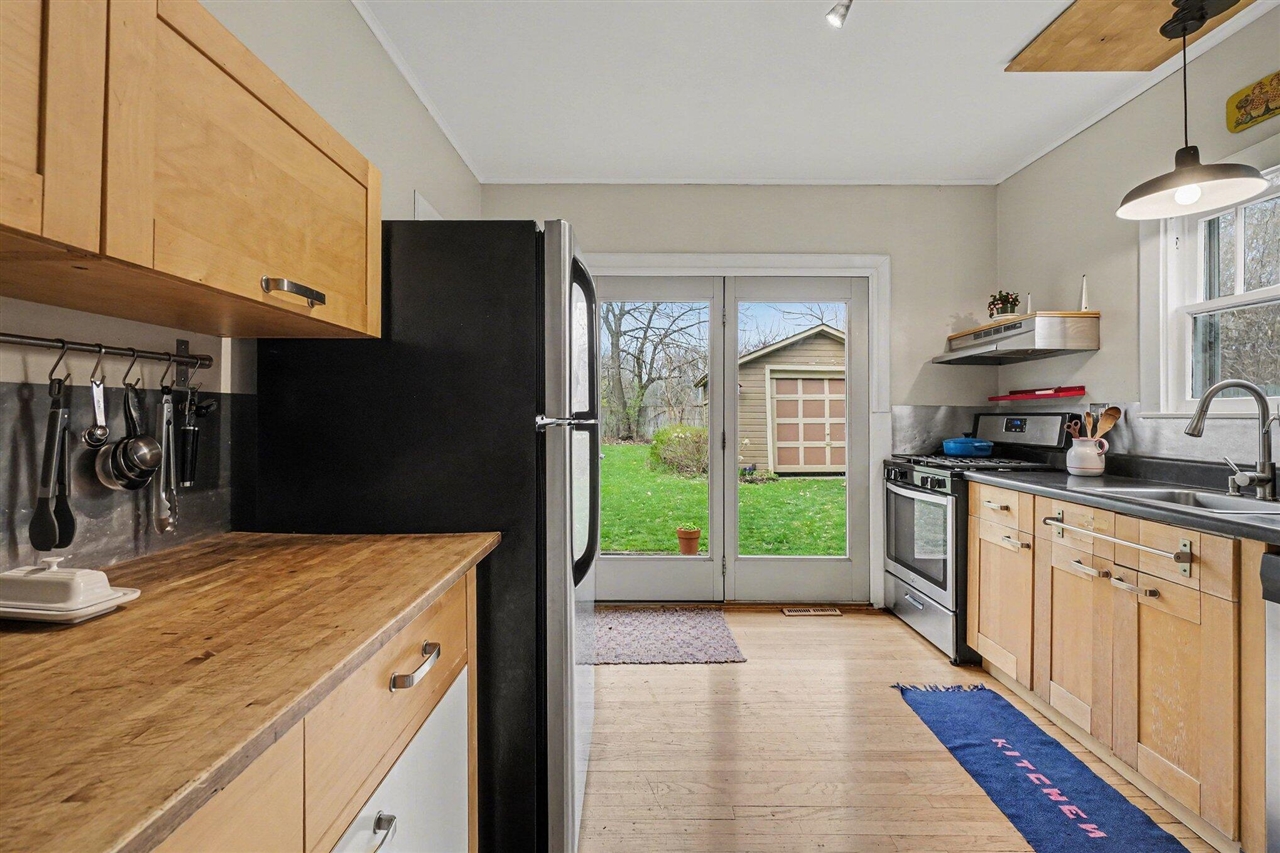 132 S Dartmouth Street, Kalamazoo, MI, 49006-4321