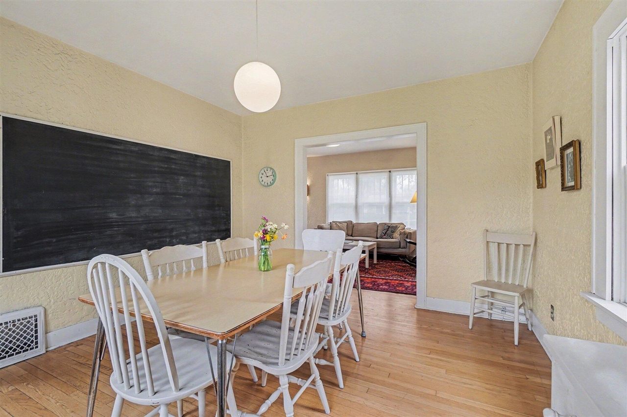 132 S Dartmouth Street, Kalamazoo, MI, 49006-4321