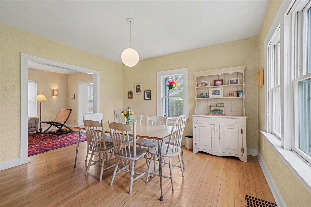 132 S Dartmouth Street, Kalamazoo, MI, 49006-4321