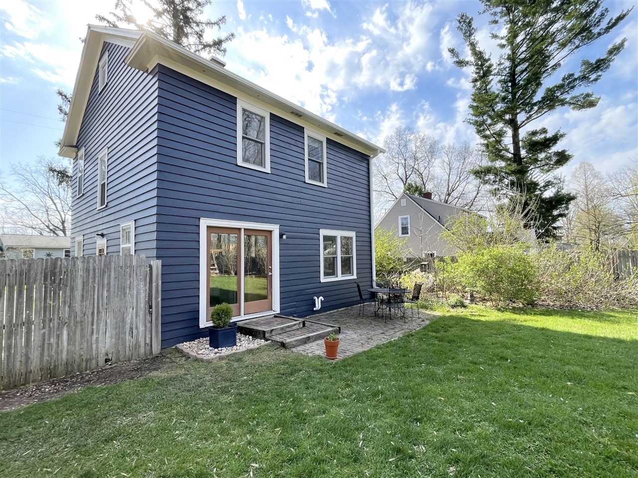 132 S Dartmouth Street, Kalamazoo, MI, 49006-4321