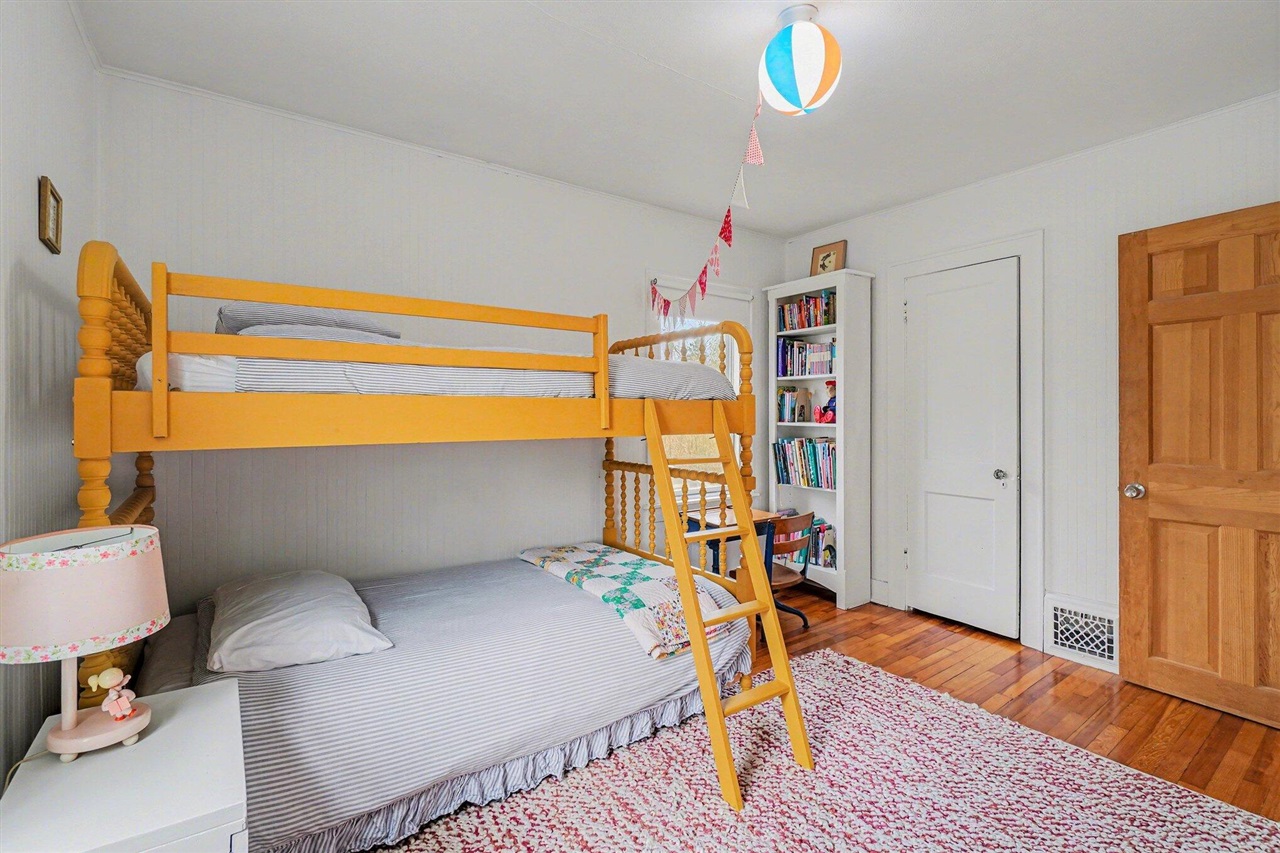 132 S Dartmouth Street, Kalamazoo, MI, 49006-4321