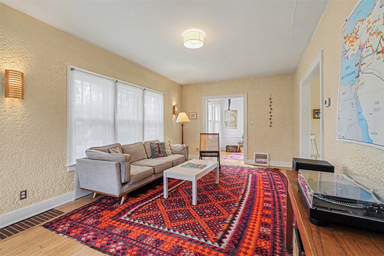 132 S Dartmouth Street, Kalamazoo, MI, 49006-4321