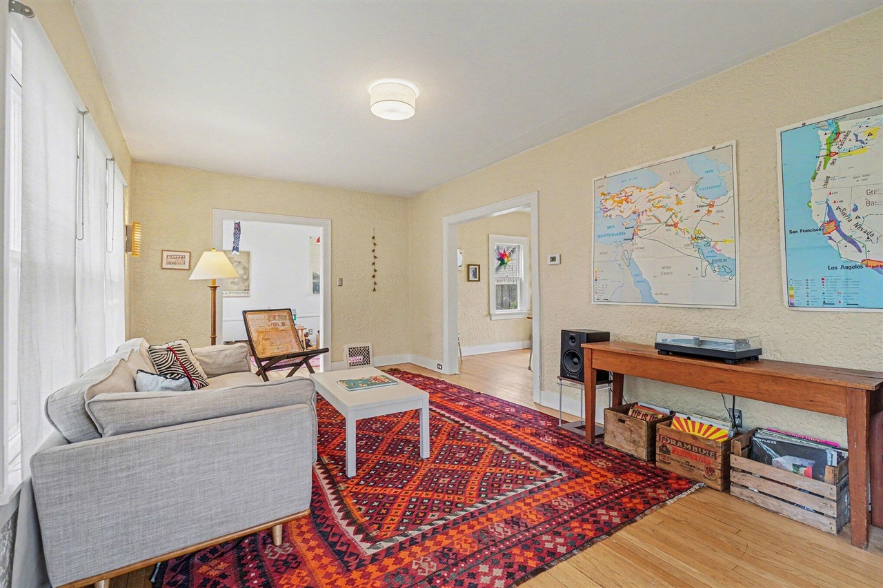 132 S Dartmouth Street, Kalamazoo, MI, 49006-4321