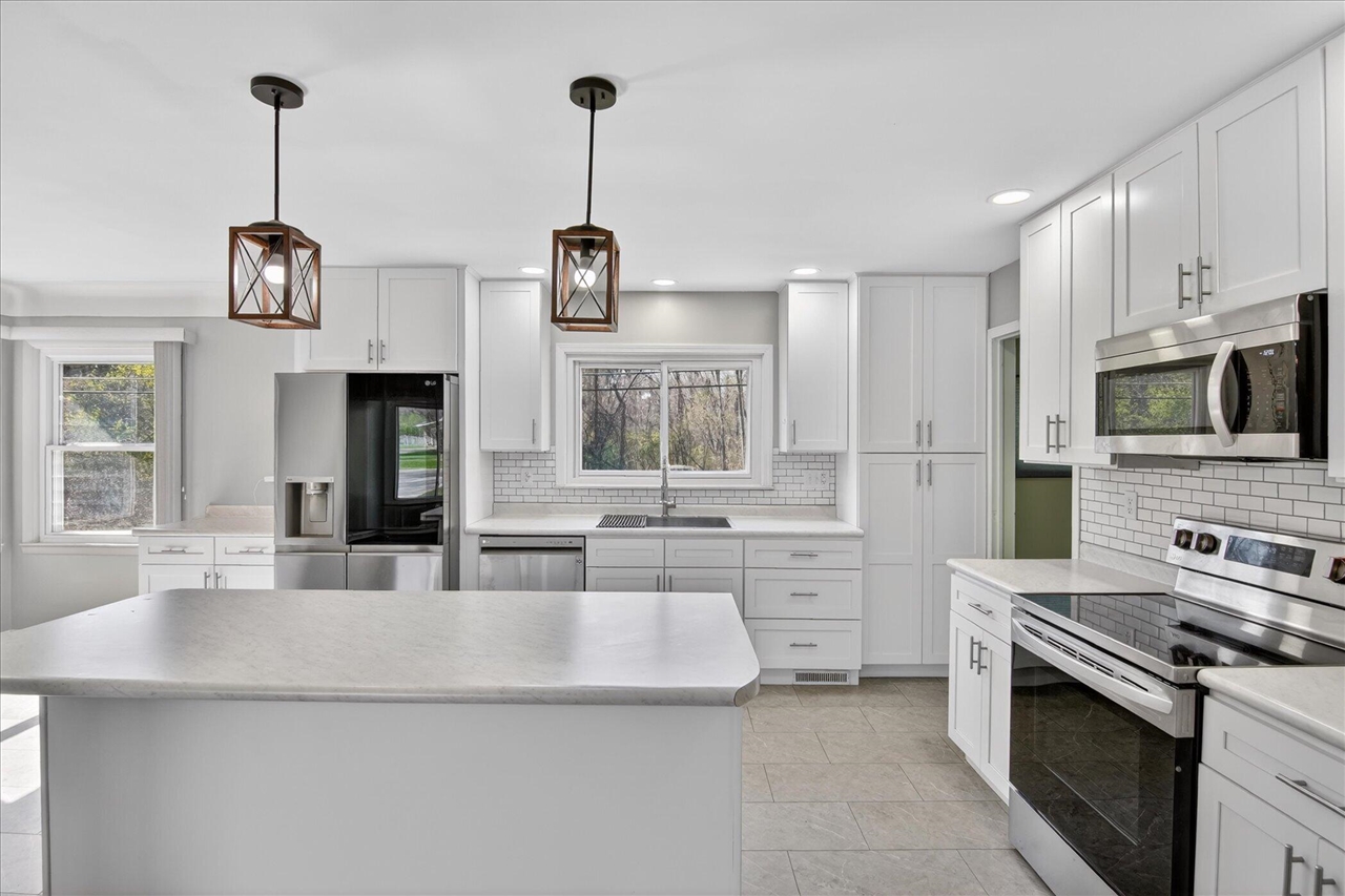 2883 W Parnall Road, Jackson, MI, 49201-9082